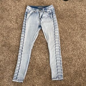 Bamboo skinny jeans with cool design on legs